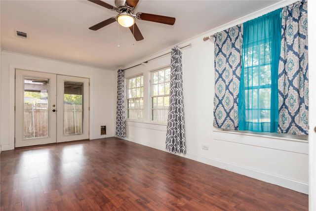 406 Lexington RD 1, Elgin, TX 78621