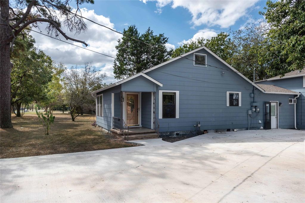 406 Lexington RD 1, Elgin, TX 78621