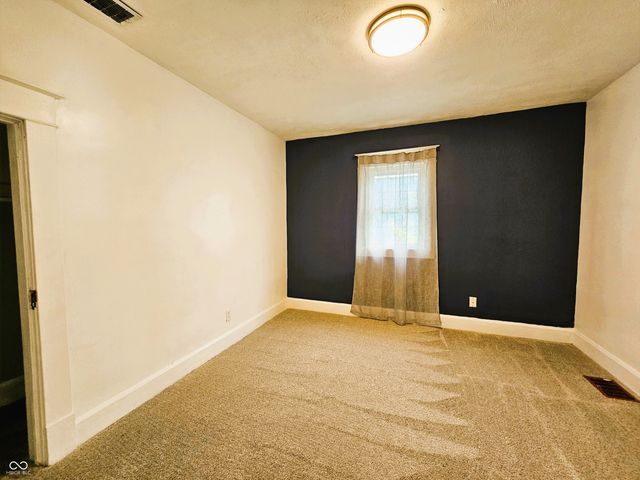 2002 E Highland Avenue, Muncie, IN 47303