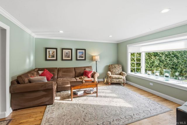 11 Oxford Street, Northport, NY 11768