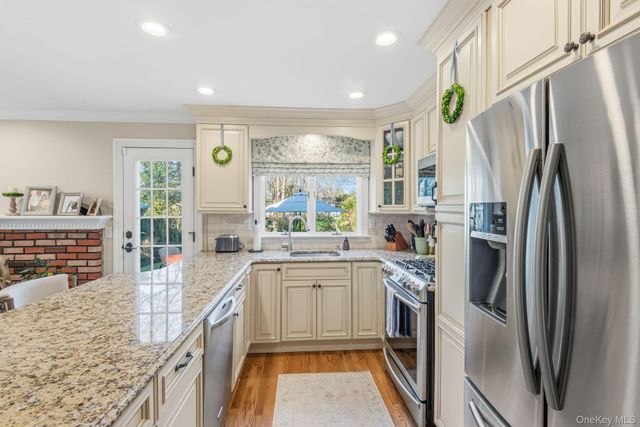 11 Oxford Street, Northport, NY 11768