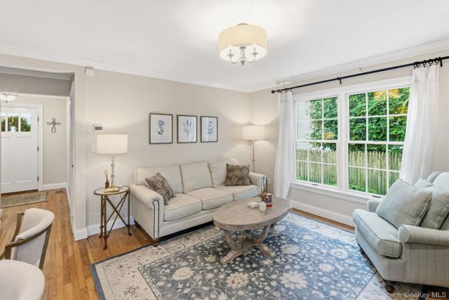 11 Oxford Street, Northport, NY 11768