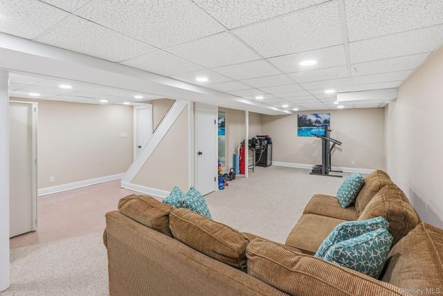 11 Oxford Street, Northport, NY 11768