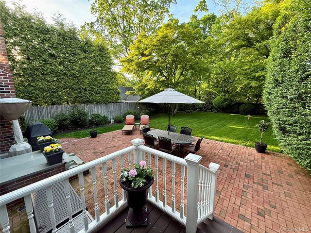 11 Oxford Street, Northport, NY 11768