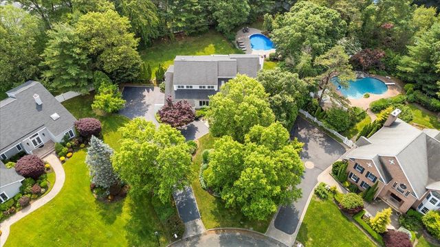 6 Laurelwood Court, Dix Hills, NY 11746