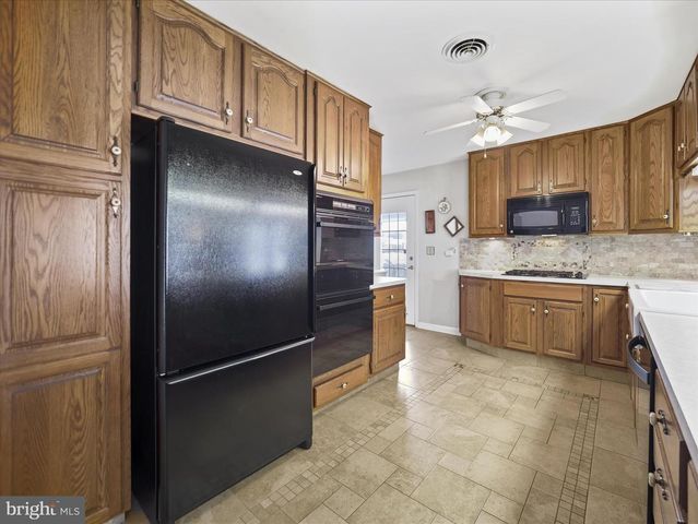 933 KENWOOD DR, Hagerstown, MD 21740