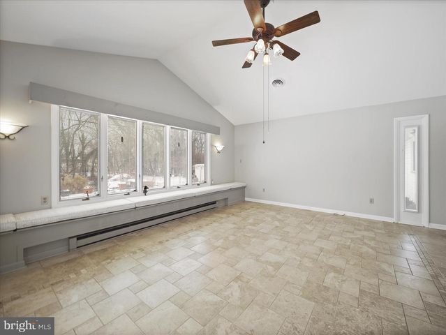 933 KENWOOD DR, Hagerstown, MD 21740