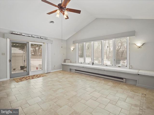 933 KENWOOD DR, Hagerstown, MD 21740