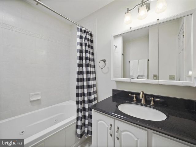 933 KENWOOD DR, Hagerstown, MD 21740