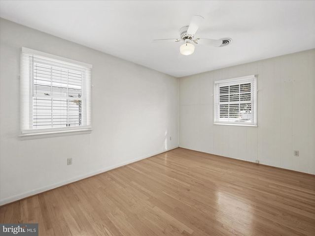 933 KENWOOD DR, Hagerstown, MD 21740