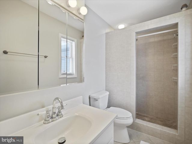 933 KENWOOD DR, Hagerstown, MD 21740