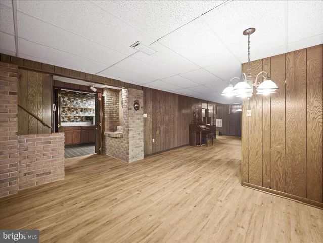 933 KENWOOD DR, Hagerstown, MD 21740