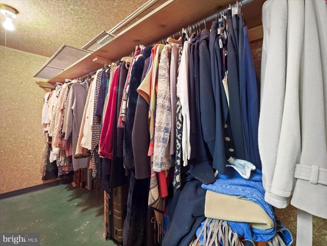 933 KENWOOD DR, Hagerstown, MD 21740