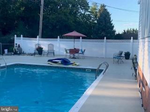 933 KENWOOD DR, Hagerstown, MD 21740