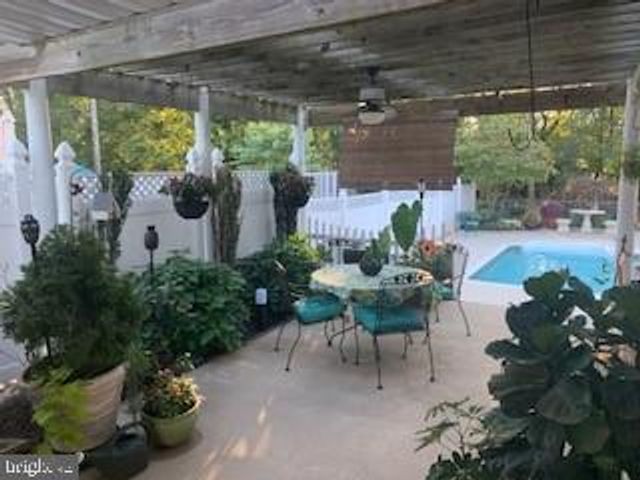 933 KENWOOD DR, Hagerstown, MD 21740