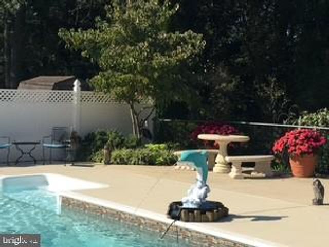 933 KENWOOD DR, Hagerstown, MD 21740