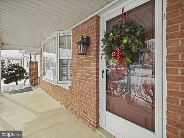 933 KENWOOD DR, Hagerstown, MD 21740