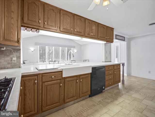 933 KENWOOD DR, Hagerstown, MD 21740