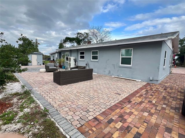 4 Helwig Ter, Deerfield Beach, FL 33064