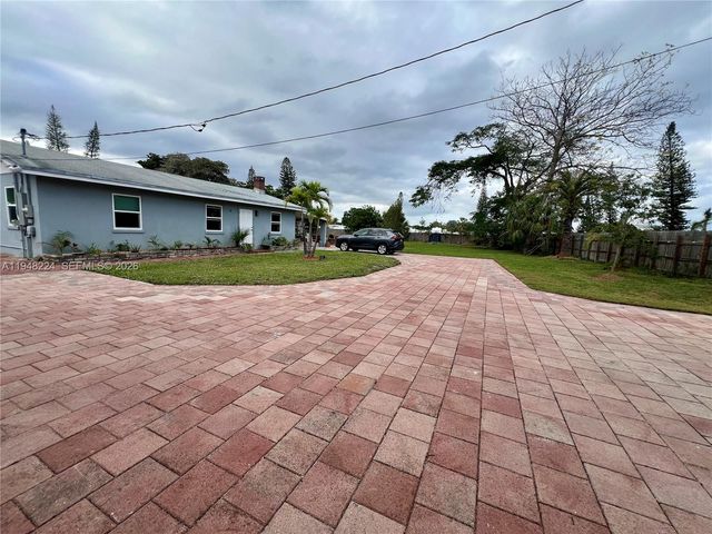 4 Helwig Ter, Deerfield Beach, FL 33064