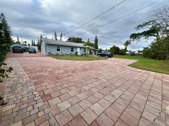 4 Helwig Ter, Deerfield Beach, FL 33064