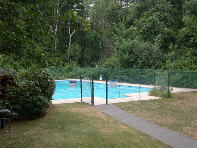 1 Summit Drive 24, Reading, MA 01867