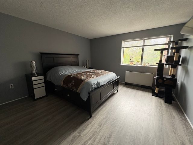 1 Summit Drive 24, Reading, MA 01867