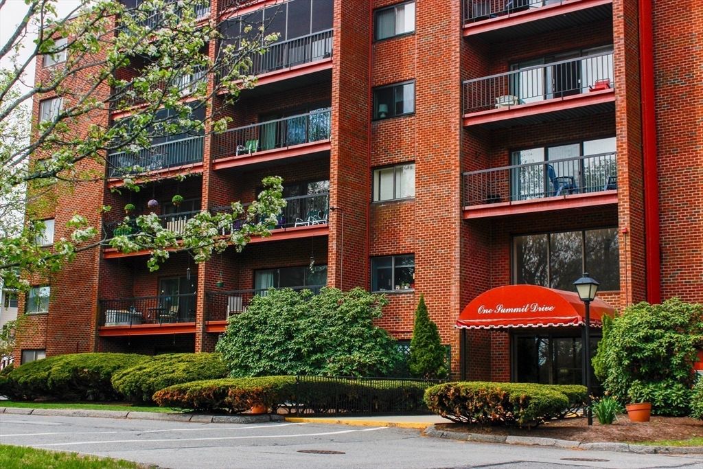 1 Summit Drive 24, Reading, MA 01867