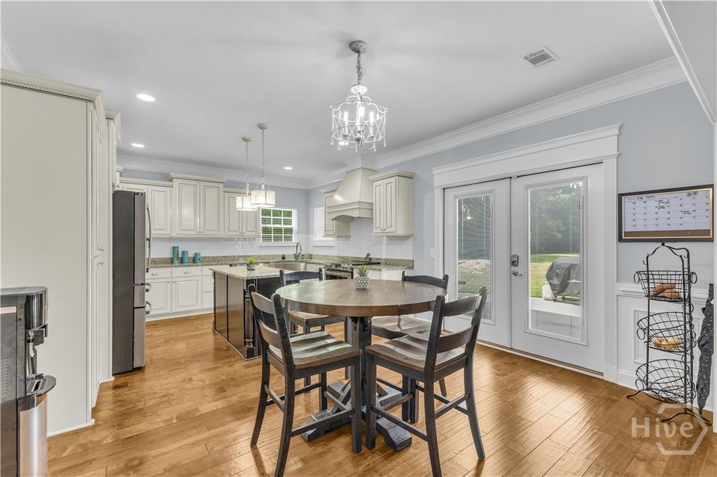 Image 14 of property listing at 515 Bodaford Road, Richmond Hill, GA 31324