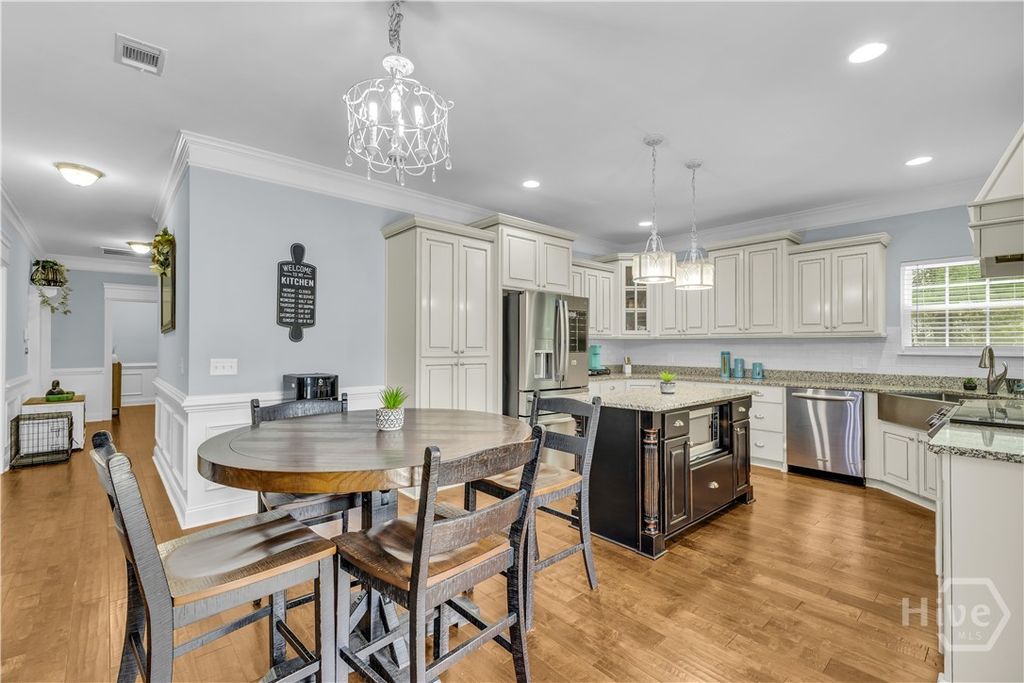 Image 15 of property listing at 515 Bodaford Road, Richmond Hill, GA 31324