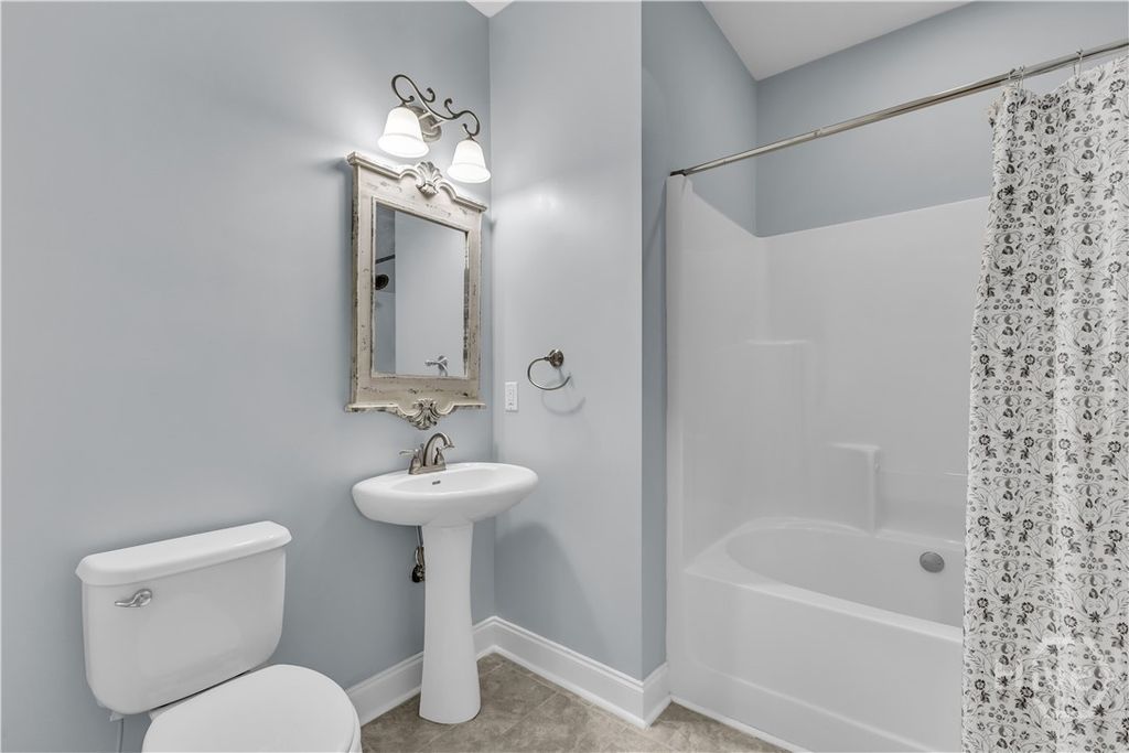Image 24 of property listing at 515 Bodaford Road, Richmond Hill, GA 31324
