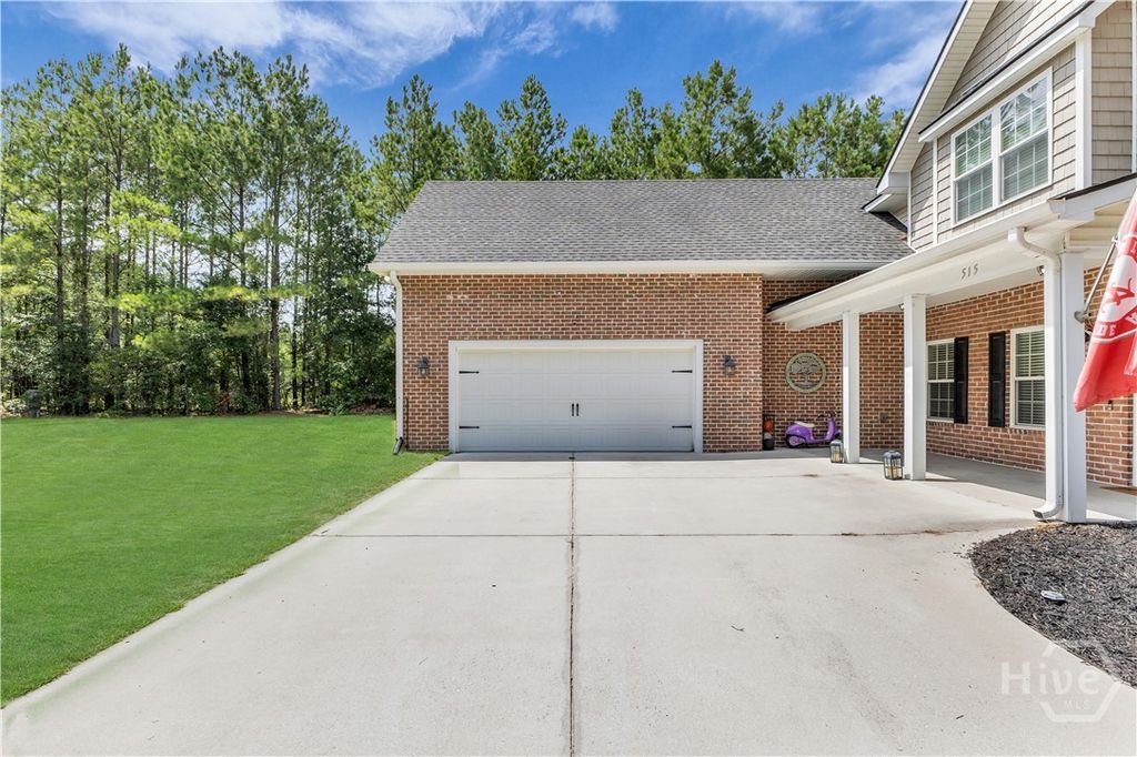 Image 4 of property listing at 515 Bodaford Road, Richmond Hill, GA 31324
