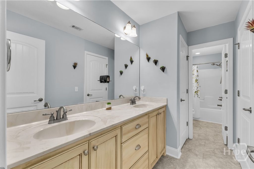 Image 43 of property listing at 515 Bodaford Road, Richmond Hill, GA 31324