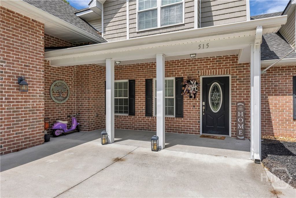 Image 5 of property listing at 515 Bodaford Road, Richmond Hill, GA 31324