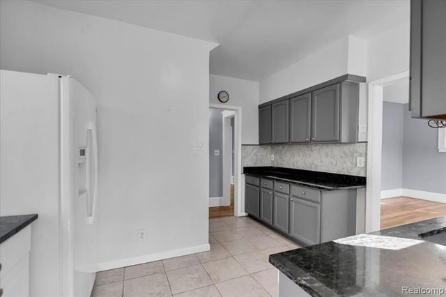 879 Lawrence Street, Detroit, MI 48202