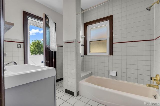 879 Lawrence Street, Detroit, MI 48202