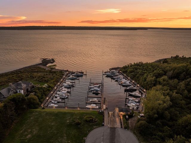 4 Lookout Lane, Portsmouth, RI 02871