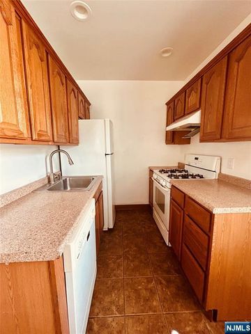 419 Lake Avenue, Lyndhurst, NJ 07071