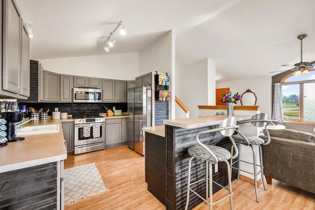 633 Autumn Wood Parkway, Deerfield, WI 53531