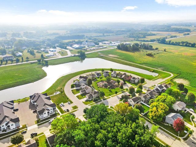 633 Autumn Wood Parkway, Deerfield, WI 53531