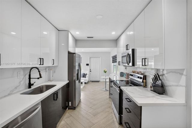 101 NE 47th Ct, Oakland Park, FL 33334