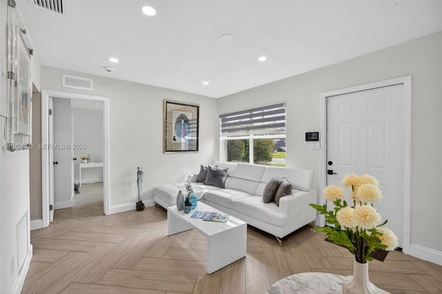 101 NE 47th Ct, Oakland Park, FL 33334