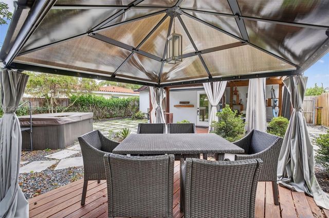 101 NE 47th Ct, Oakland Park, FL 33334