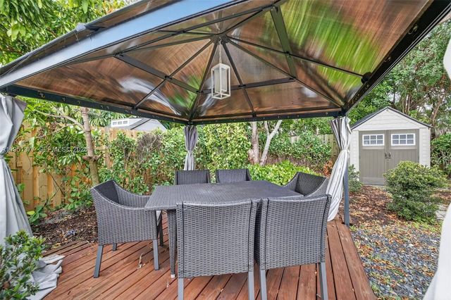 101 NE 47th Ct, Oakland Park, FL 33334