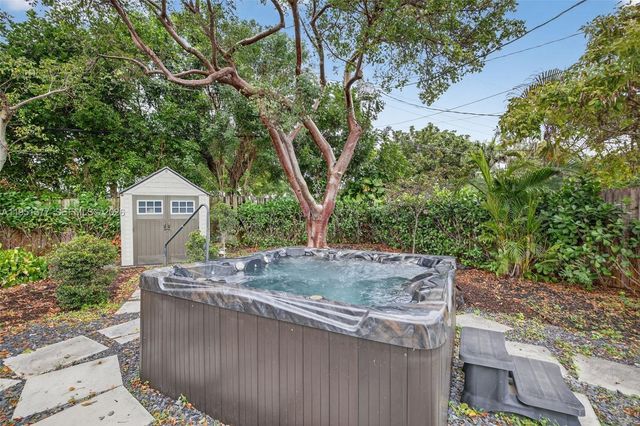 101 NE 47th Ct, Oakland Park, FL 33334