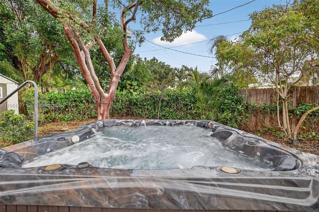 101 NE 47th Ct, Oakland Park, FL 33334