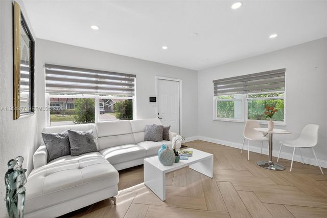 101 NE 47th Ct, Oakland Park, FL 33334