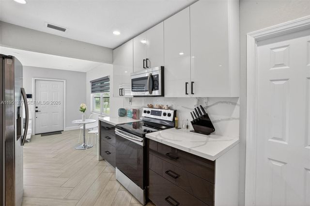 101 NE 47th Ct, Oakland Park, FL 33334