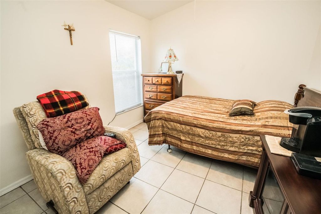 Image 20 of property listing at 10602 NAVIGATION DRIVE, Riverview, FL 33579