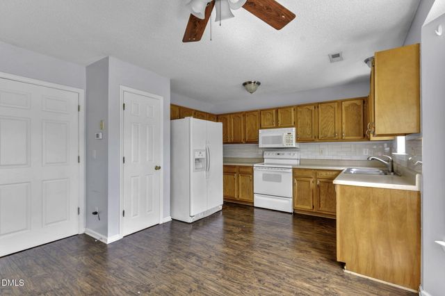 862 Nighthawk Place, Fayetteville, NC 28314